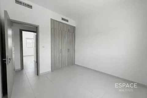 Villa in Dubai Land, Dubai 3 bedrooms, 178 sq.m. № 122523 - photo 7