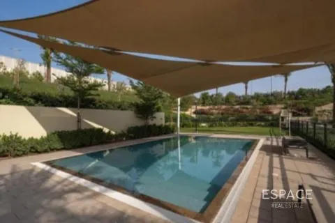 Villa in Dubai Land, Dubai 3 bedrooms, 178 sq.m. № 122523 - photo 10