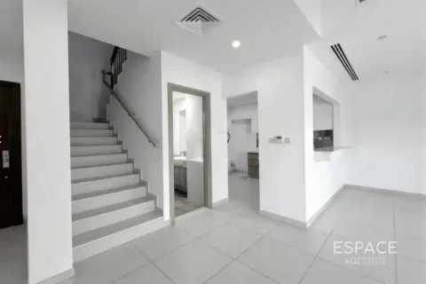 Villa in Dubai Land, Dubai 3 bedrooms, 178 sq.m. № 122523 - photo 4