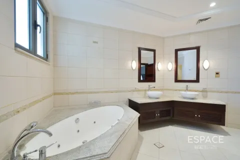 Villa in Palm Jumeirah, Dubai 4 bedrooms, 465 sq.m. № 122524 - photo 14