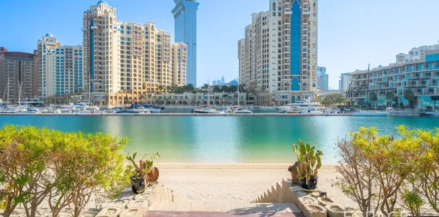 Villa in Palm Jumeirah, Dubai 4 bedrooms, 465 sq.m. № 122524