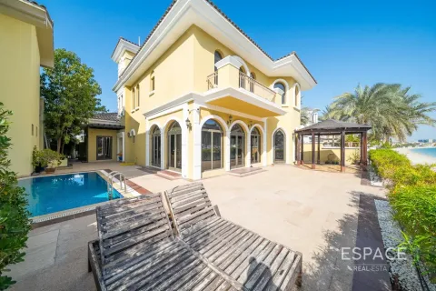 Villa in Palm Jumeirah, Dubai 4 bedrooms, 465 sq.m. № 122524 - photo 3