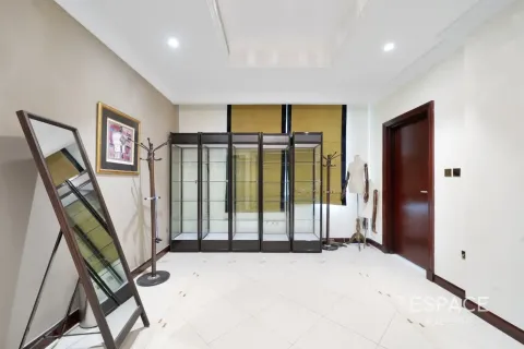 Villa in Palm Jumeirah, Dubai 4 bedrooms, 465 sq.m. № 122524 - photo 11