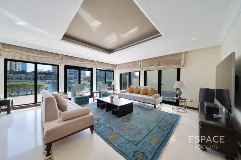 Villa in Palm Jumeirah, Dubai 4 bedrooms, 465 sq.m. № 122524 - photo 5