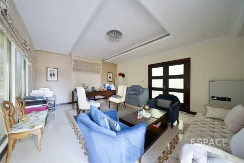 Villa in Palm Jumeirah, Dubai 4 bedrooms, 465 sq.m. № 122524 - photo 17