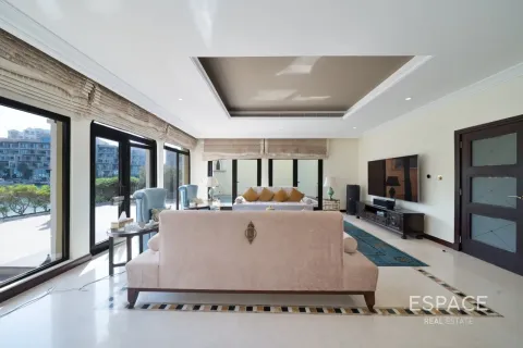 Villa in Palm Jumeirah, Dubai 4 bedrooms, 465 sq.m. № 122524 - photo 7