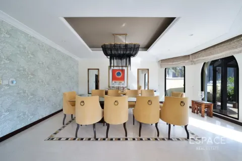 Villa in Palm Jumeirah, Dubai 4 bedrooms, 465 sq.m. № 122524 - photo 6