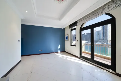 Villa in Palm Jumeirah, Dubai 4 bedrooms, 465 sq.m. № 122524 - photo 10