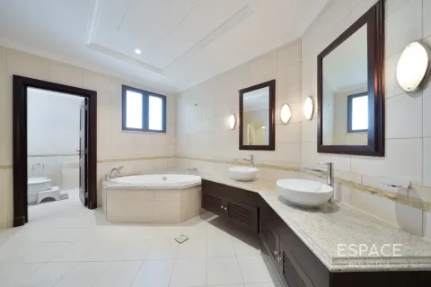 Villa in Palm Jumeirah, Dubai 4 bedrooms, 465 sq.m. № 122524 - photo 13