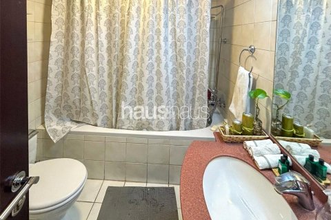 Apartment in Jumeirah Lake Towers, Dubai 2 bedrooms, 151 sq.m. № 43939 - photo 6