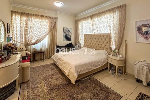 Apartment in Jumeirah Lake Towers, Dubai 2 bedrooms, 151 sq.m. № 43939 - photo 4