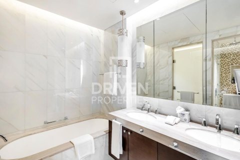 Apartment in The Address Residence Fountain Views, Downtown Dubai (Downtown Burj Dubai), Dubai 3 bedrooms, 183.76 sq.m. № 126925 - photo 15