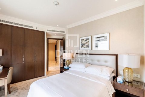 Apartment in The Address Residence Fountain Views, Downtown Dubai (Downtown Burj Dubai), Dubai 3 bedrooms, 183.76 sq.m. № 126925 - photo 12