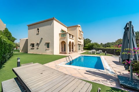 Villa in Jumeirah Islands, Dubai 4 bedrooms, 488 sq.m. № 96905