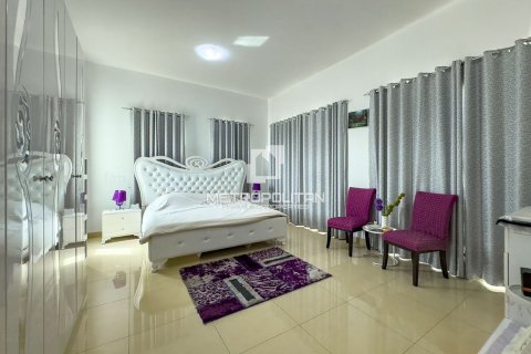 Купить виллу в Мудоне, Дубай: 5 спален, 978м², № 73952 - фото 9