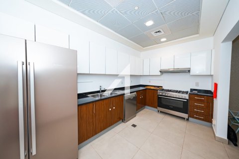 Apartment in Dubai 2 bedrooms, 153.6 sq.m. № 53440 - photo 19