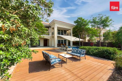 Villa in Dubai 5 bedrooms, 682.7 sq.m. № 115109 - photo 4