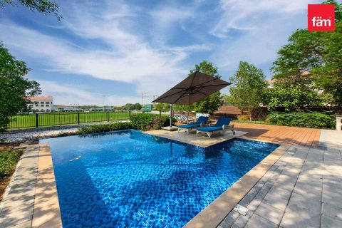 Villa in Dubai 5 bedrooms, 682.7 sq.m. № 115109 - photo 14