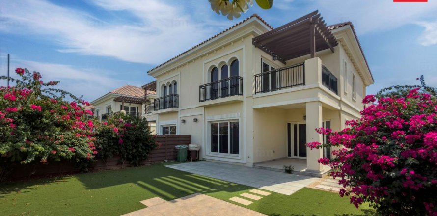 Villa in Dubai 4 bedrooms, 397.2 sq.m. № 115108