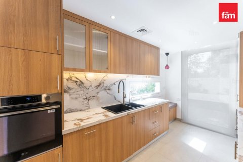 Снять в аренду таунхаус в Дубае: 3 спальни, 259.2м², № 90520 - фото 14