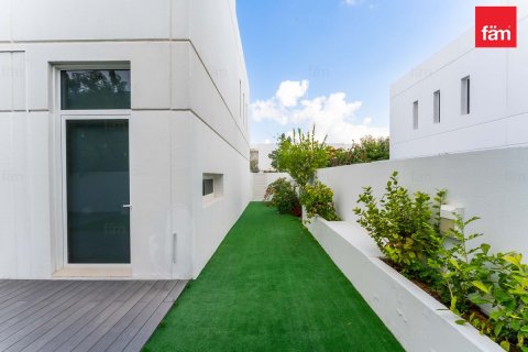 Снять в аренду таунхаус в Дубае: 3 спальни, 259.2м², № 90520 - фото 21