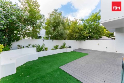 Снять в аренду таунхаус в Дубае: 3 спальни, 259.2м², № 90520 - фото 23