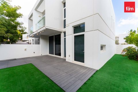 Снять в аренду таунхаус в Дубае: 3 спальни, 259.2м², № 90520 - фото 2