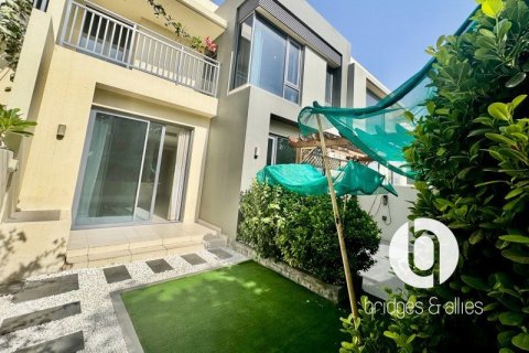 Villa en Dubai Hills Estate, Dubai, 4 dormitorios, 201 m², № 100489 - foto 2
