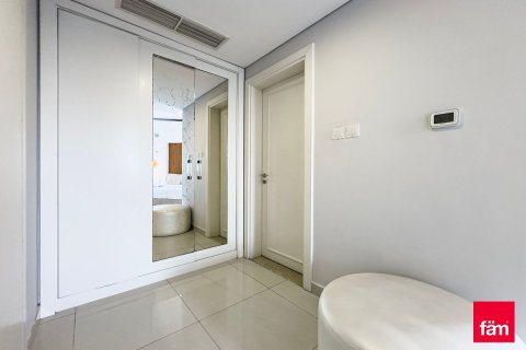 Снять в аренду квартиру в Даунтаун Дубай (Даунтаун Бурдж Дубай), Дубай: 2 спальни, 129.3м², № 22475 - фото 17