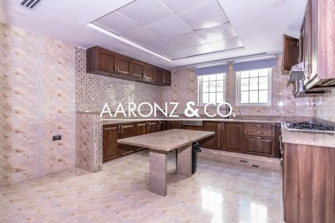 Снять в аренду виллу в Jumeirah Park, Дубай: 4 спальни, 740м², № 99332 - фото 10