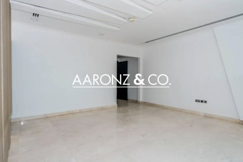 Снять в аренду виллу в Jumeirah Park, Дубай: 4 спальни, 740м², № 99332 - фото 8