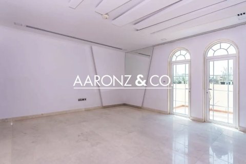 Снять в аренду виллу в Jumeirah Park, Дубай: 4 спальни, 740м², № 99332 - фото 4