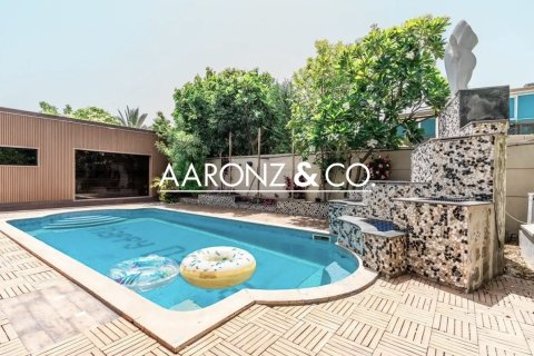 Снять в аренду виллу в Jumeirah Park, Дубай: 4 спальни, 740м², № 99332 - фото 16