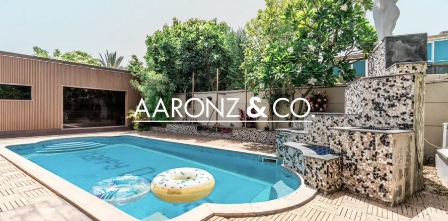 Villa en Jumeirah Park, Dubai, 4 dormitorios, 740 m², № 99332