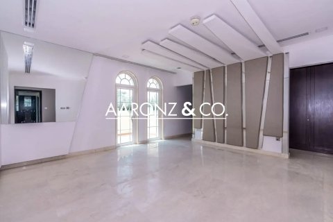 Снять в аренду виллу в Jumeirah Park, Дубай: 4 спальни, 740м², № 99332 - фото 5