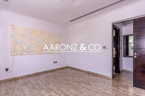 Снять в аренду виллу в Jumeirah Park, Дубай: 4 спальни, 740м², № 99332 - фото 6