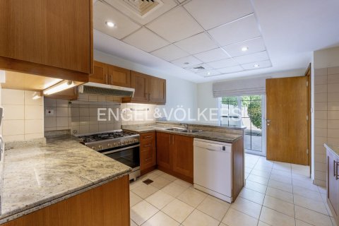 Townhouse in Dubai 3 bedrooms, 345 sq.m. № 99334 - photo 4