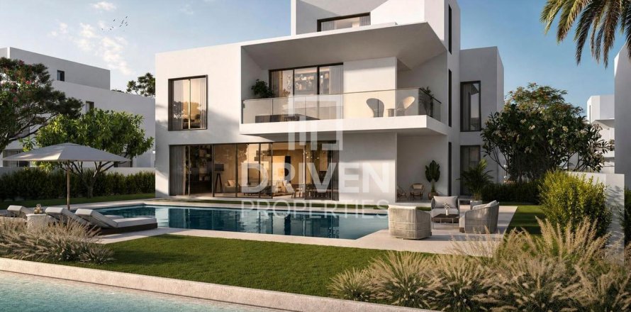 Villa in Dubai 4 bedrooms, 815.32 sq.m. № 142684