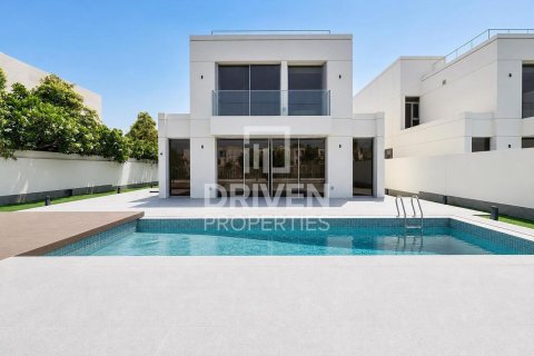 Вилла в Jumeirah Park, Дубай, 5 спален, 710.89м², № 142686
