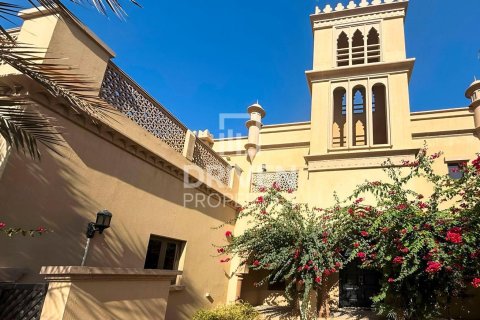 Villa en Canal Cove Villas, Palm Jumeirah, Dubai, 4 dormitorios, 468.79 m², № 129172 - foto 8