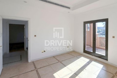 Villa en Canal Cove Villas, Palm Jumeirah, Dubai, 4 dormitorios, 468.79 m², № 129172 - foto 14