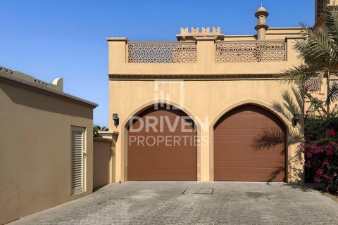 Villa en Canal Cove Villas, Palm Jumeirah, Dubai, 4 dormitorios, 468.79 m², № 129172 - foto 5