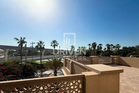 Villa en Canal Cove Villas, Palm Jumeirah, Dubai, 4 dormitorios, 468.79 m², № 129172 - foto 7