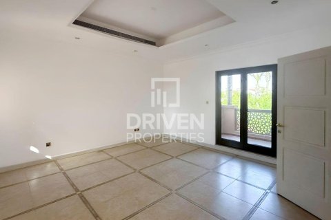 Villa en Canal Cove Villas, Palm Jumeirah, Dubai, 4 dormitorios, 468.79 m², № 129172 - foto 16