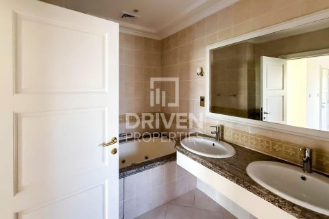 Villa en Canal Cove Villas, Palm Jumeirah, Dubai, 4 dormitorios, 468.79 m², № 129172 - foto 24