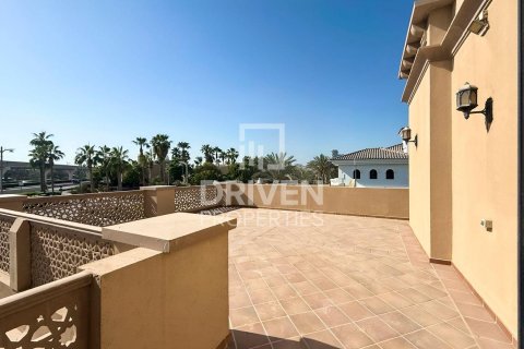 Villa en Canal Cove Villas, Palm Jumeirah, Dubai, 4 dormitorios, 468.79 m², № 129172 - foto 9