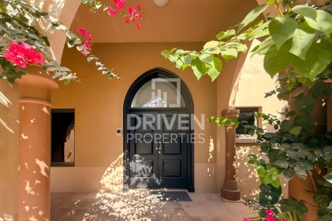 Villa en Canal Cove Villas, Palm Jumeirah, Dubai, 4 dormitorios, 468.79 m², № 129172 - foto 6