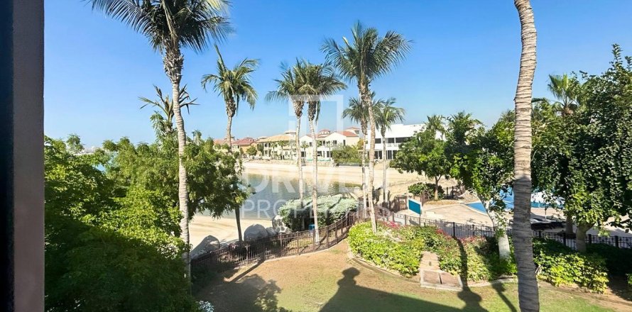 Villa en Canal Cove Villas, Palm Jumeirah, Dubai, 4 dormitorios, 468.79 m², № 129172