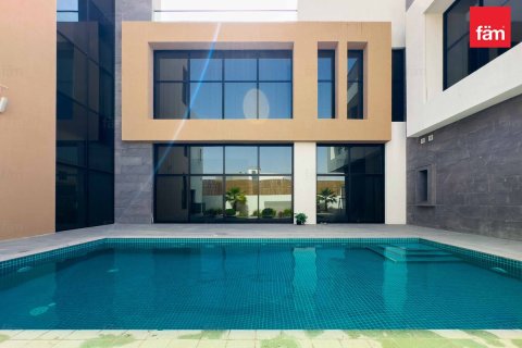 Villa à Dubai, 7 chambres, 1097.1 m², № 46863 - photo 1