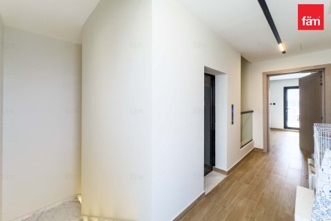 Villa à Dubai, 7 chambres, 1097.1 m², № 46863 - photo 15